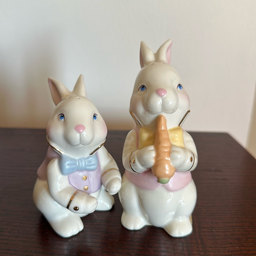 Salt & pepper shakers